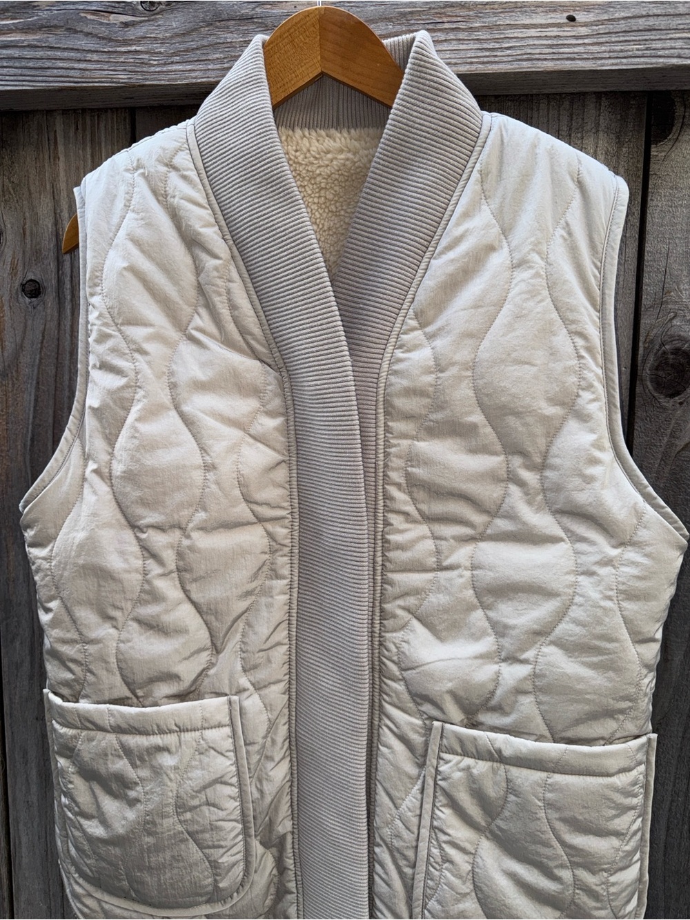 Varley Covey Reversible Quilt Gilet Size Large - Picture 12 of 13